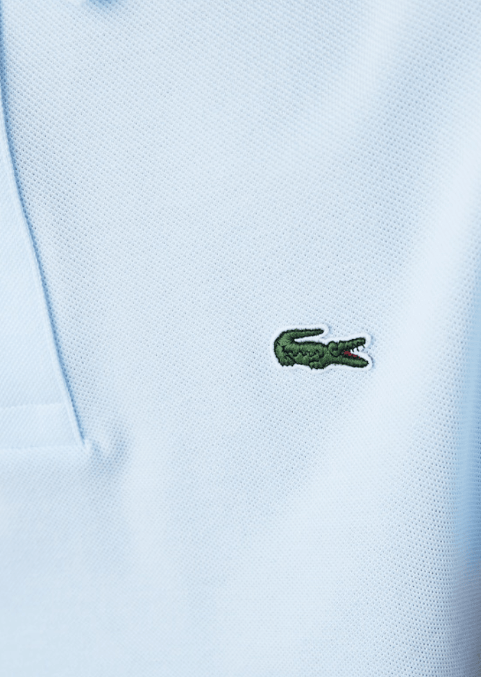Polo Lacoste ajusté bleu clair - French Destock